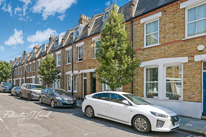 2 Bedroom Flat For Sale In Senrab Street, London, E1