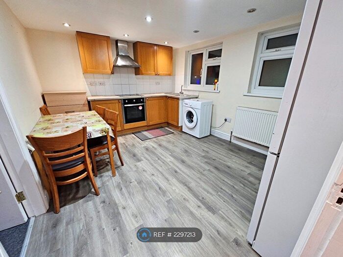 3 Bedroom Flat To Rent In Parham Drive, Ilford, IG2