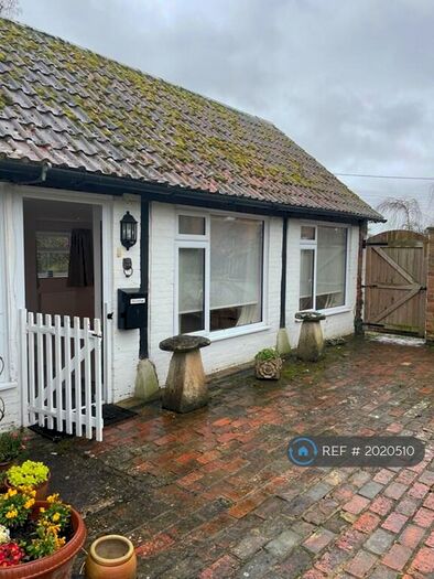 1 Bedroom Maisonette To Rent In Manor Court, Mapledurwell, Basingstoke, RG25