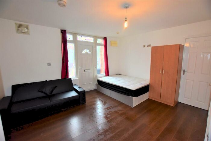 Studio To Rent In Fosse Road South, Leicester, LE3