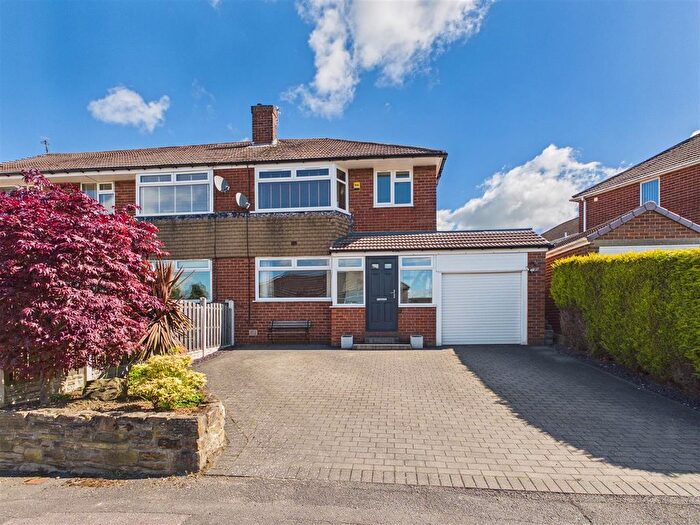 3 Bedroom Semi Detached House For Sale In Salisbury Avenue, Dronfield, S18