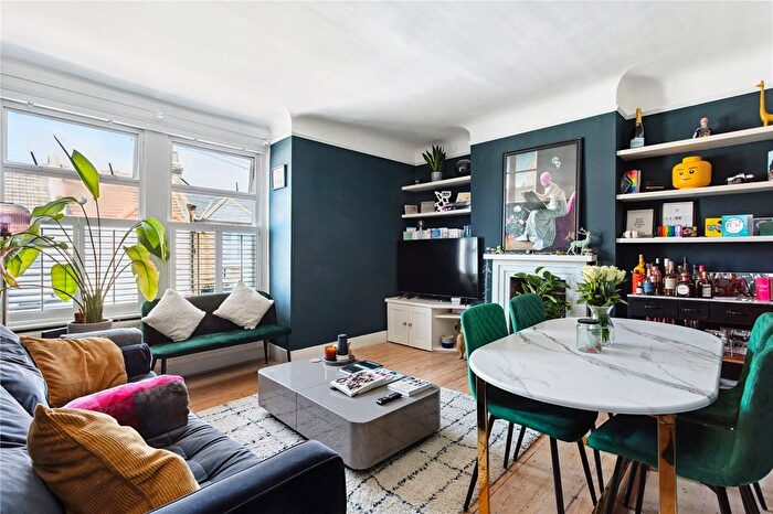 2 Bedroom Maisonette For Sale In Khartoum Road, London, SW17