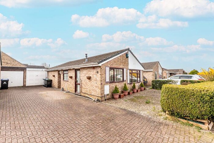 3 Bedroom Detached Bungalow For Sale In Shillbrook Avenue, Carterton, Oxfordshire, OX18
