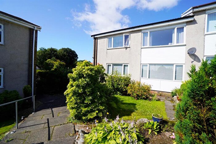 2 Bedroom Flat For Sale In Cannerton Crescent, Milton Of Campsie, G66
