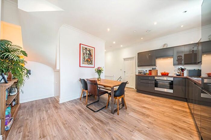 3 Bedroom Flat To Rent In Ashbourne Road, Tooting, CR4