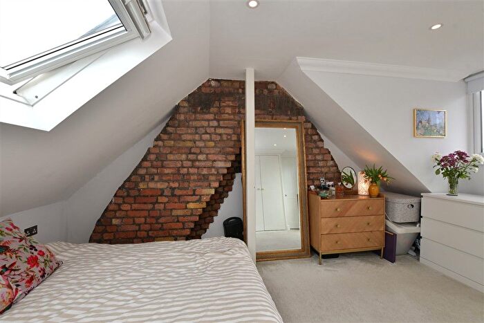 3 Bedroom Maisonette For Sale In Blyth Road, Walthamstow, Waltham Forest, E17