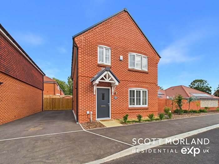 3 Bedroom Detached House For Sale In Meadow Gardens, Basingstoke, RG23