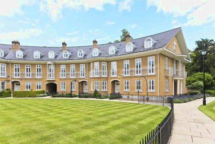 5 Bedroom Terraced House To Rent In Lakeside Grange, Weybridge, KT13