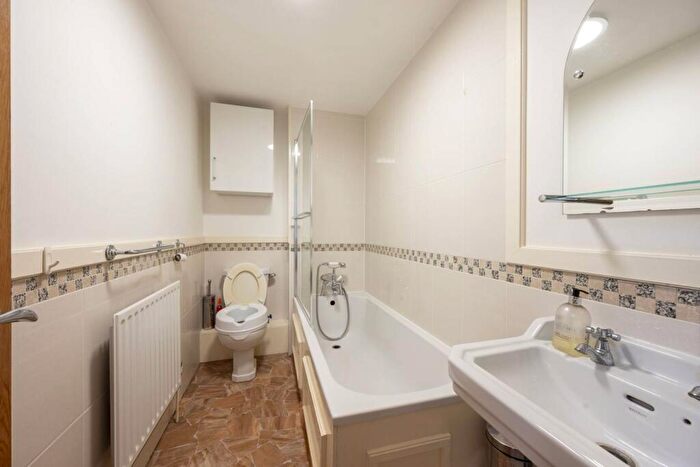 2 Bedroom Flat To Rent In Garricks House, Kingston, Kingston Upon Thames, KT1
