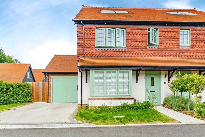 3 Bedroom Semi-Detached House For Sale In Fallow Close, Ewhurst, Cranleigh, Surrey, GU6