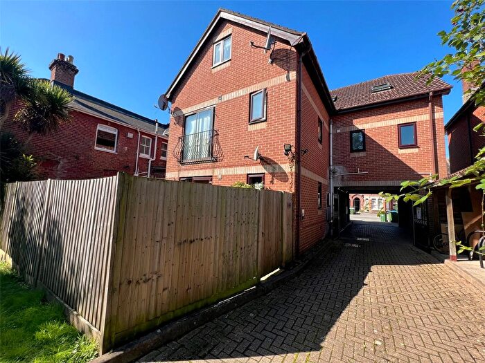 1 Bedroom Flat To Rent In Thornbury Avenue, Southampton, Hampshire, SO15