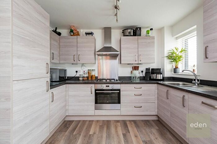 2 Bedroom Flat For Sale In Waterman Way, Wouldham, ME1