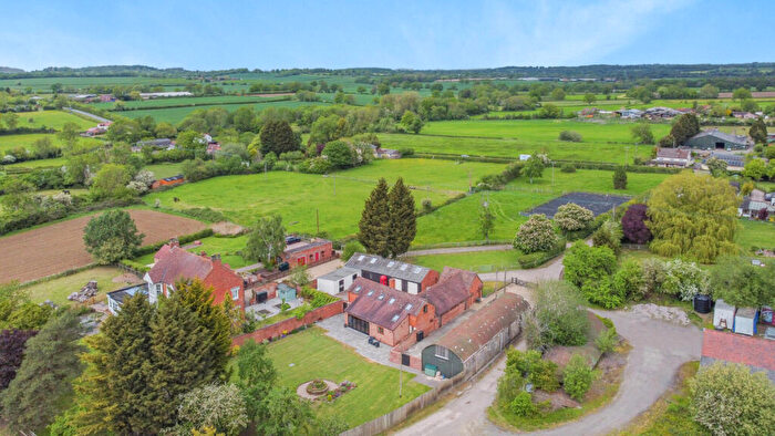 6 Bedroom Detached House For Sale In Droitwich Road, Bradley Green, Redditch, B96