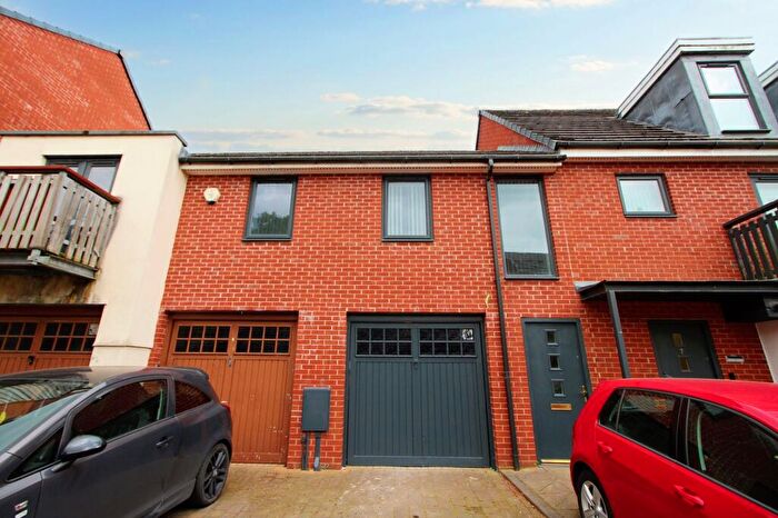 2 Bedroom Apartment To Rent In Queensmere Drive, Swinton, M27