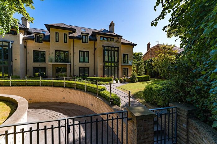 3 Bedroom Flat For Sale In Hale Road, Hale, Altrincham, Greater Manchester, WA15