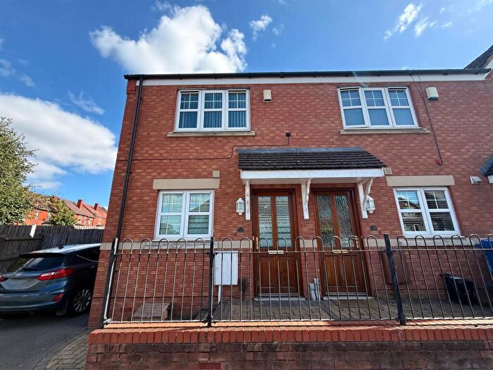 2 Bedroom House To Rent In Alexandra Road, Halesowen, West Midlands, B63