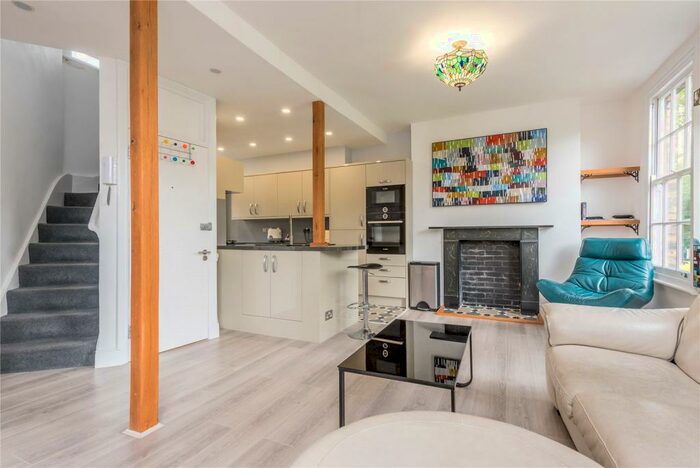 2 Bedroom Apartment To Rent In City Road, London, EC1V
