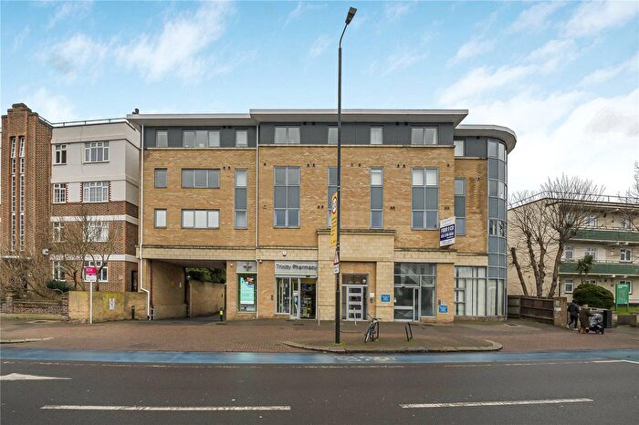 2 Bedroom Flat To Rent In Wallace Court, Balham High Road, London, SW17