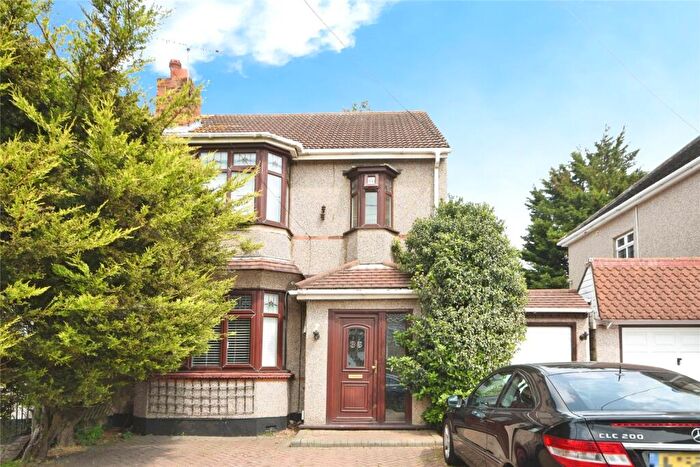 4 Bedroom Semi Detached House For Sale In Hart Road, Benfleet, Essex, SS7