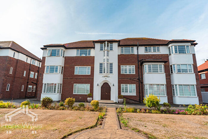 2 Bedroom Flat For Sale In Flat, Kings Court, Clifton Drive South, Lytham St. Annes, Lancashire, FY8
