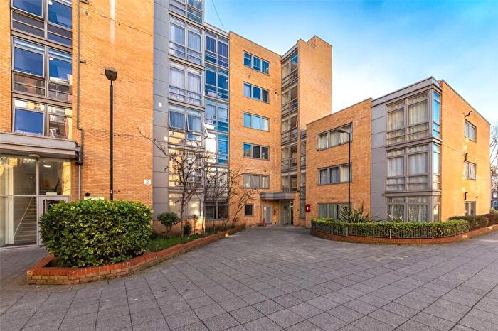2 Bedroom Flat For Sale In Fairlead House, Cassilis Road, Canary Wharf, South Quay, London, E14