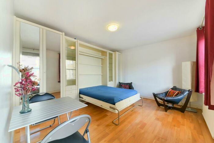 Apartment To Rent In Baldwins Gardens London, EC1N