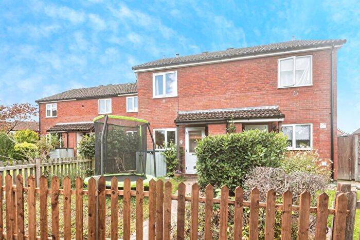 2 Bedroom End Of Terrace House For Sale In Lennon Way, Basingstoke, RG22
