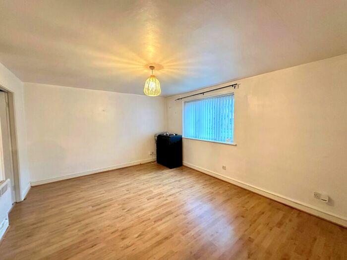 1 Bedroom Flat To Rent In Voltaire Avenue, Salford, M6