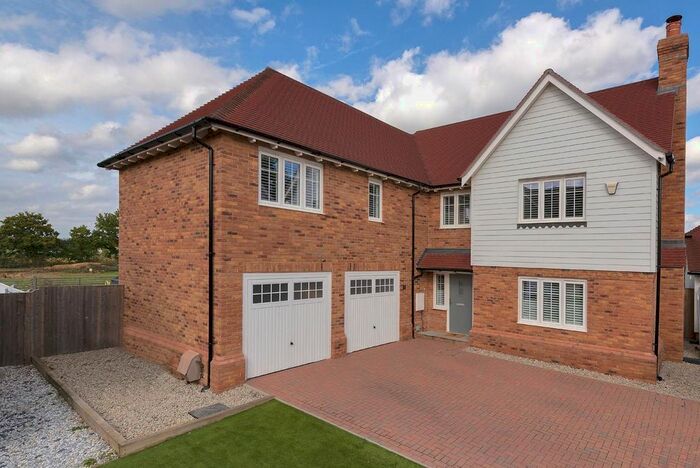 5 Bedroom Detached House To Rent In Woodford Park, Tonbridge, TN12