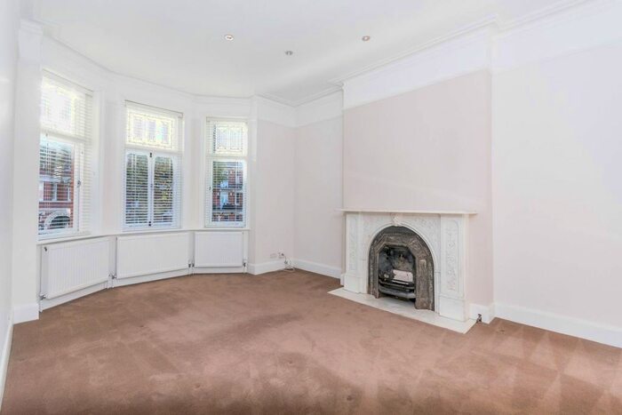 3 Bedroom Flat To Rent In Elgin Avenue, Maida Vale, London, W9