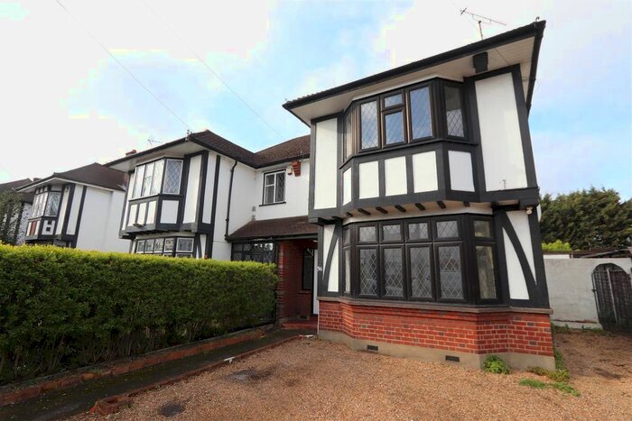 3 Bedroom Semi-Detached House To Rent In Prince Avenue, Southend-On-Sea, SS2