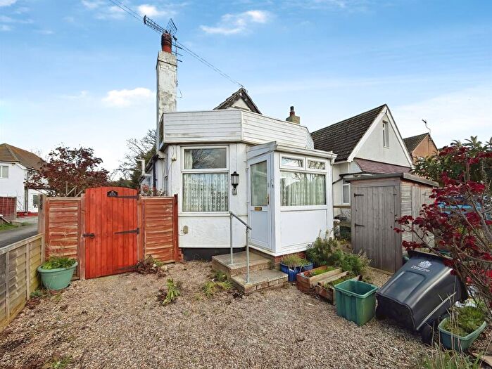 2 Bedroom Detached Bungalow For Sale In Golf Green Road, Jaywick, Clacton-On-Sea, CO15