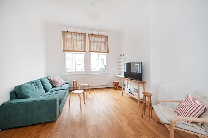 3 Bedroom End Of Terrace House For Sale In Senrab Street, Stepney, London, E1