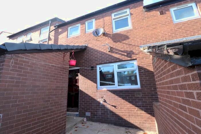 3 Bedroom Terraced House To Rent In Snowden Lawn, Leeds, LS13