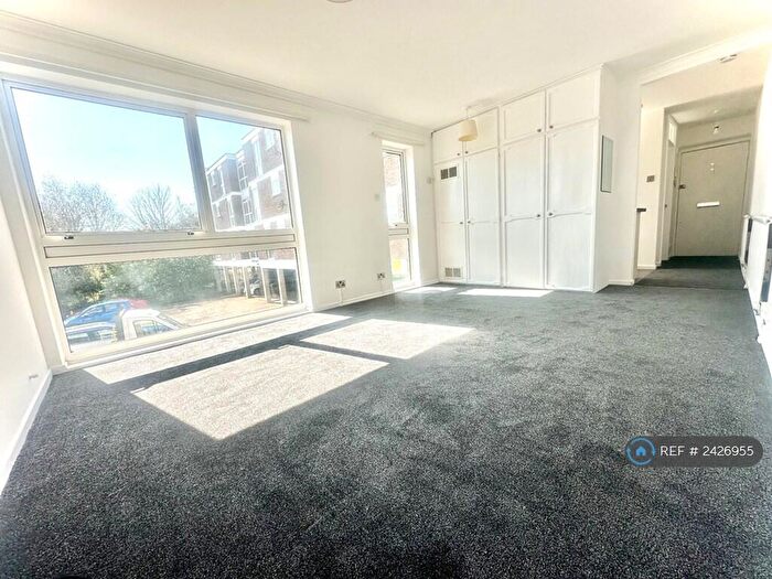 Studio To Rent In Mayfair Close, Beckenham, BR3