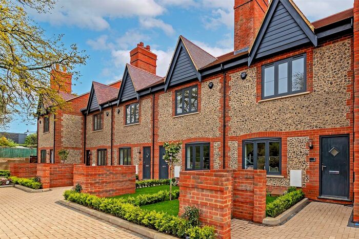 4 Bedroom Terraced House For Sale In Chapel Croft, Chipperfield, WD4