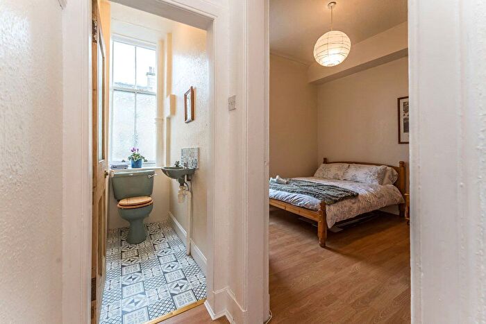 1 Bedroom Flat To Rent In Wardlaw Street, Edinburgh, EH11