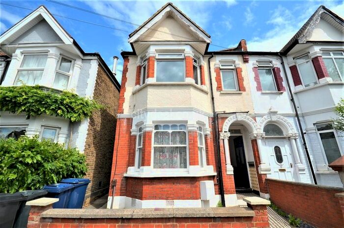 2 Bedroom Flat To Rent In Larden Road, London, W3