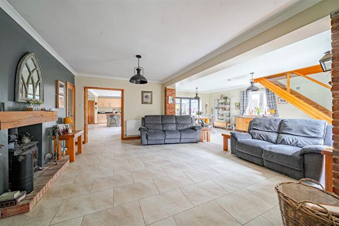 4 Bedroom Detached House For Sale In Gate Close, Hawkchurch, EX13