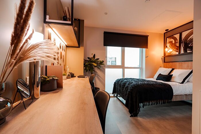 Studio To Rent In Ilderton Road, London, SE15