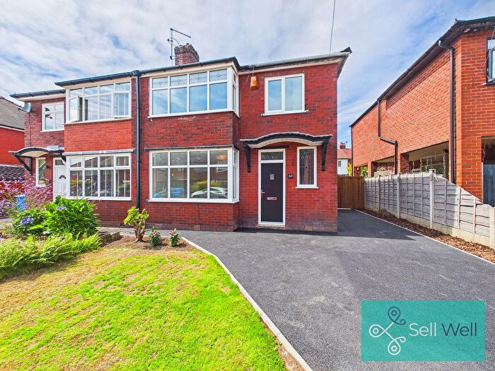 3 Bedroom Semi-Detached House For Sale In Normanby Road, Worsley, Manchester, M28