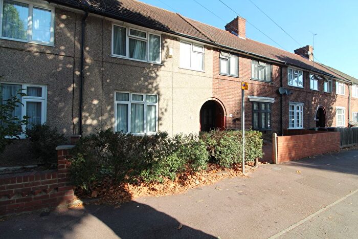 3 Bedroom Terraced House To Rent In Dagenham Avenue, Dagenham, RM9
