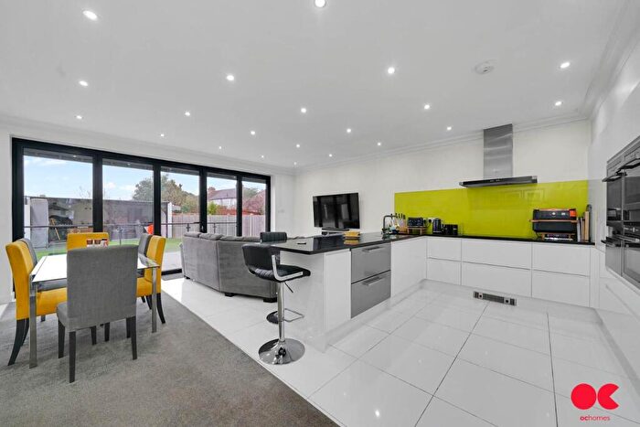 4 Bedroom Detached House For Sale In Balgores Lane, Gidea Park, RM2