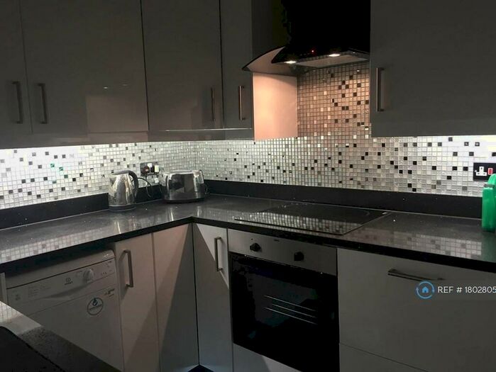 3 Bedroom Flat To Rent In Lower Road, Kenley, CR8