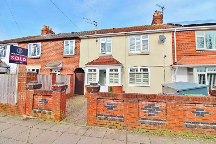 3 Bedroom Terraced House For Sale In Hewett Road, North End, PO2
