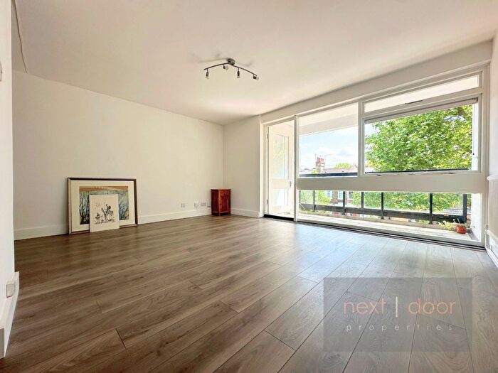 2 Bedroom Flat To Rent In Dighton Court, John Ruskin Street, London, SE5