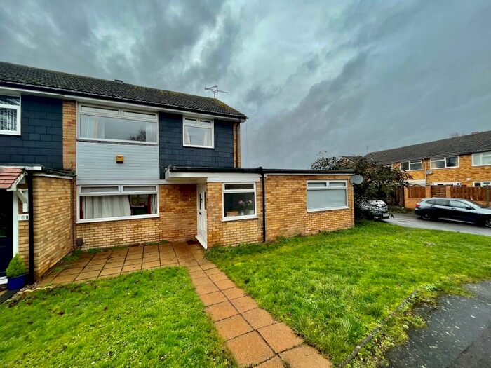 4 Bedroom Semi-Detached House To Rent In The Spinney, Leamington Spa, CV32