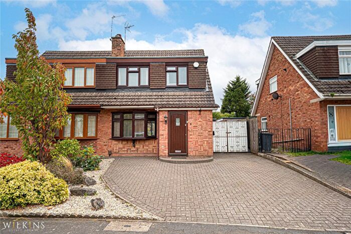 3 Bedroom Semi-Detached House For Sale In Alderbrook Drive, Nuneaton, Warwickshire, CV11