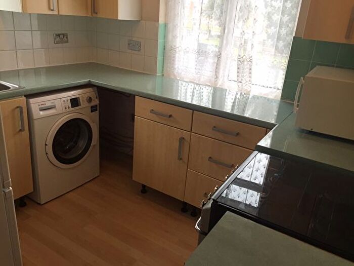 2 Bedroom Maisonette To Rent In Petts Hill, Northolt, UB5