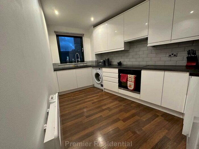 3 Bedroom Apartment To Rent In Medlock Place, Manchester, M15